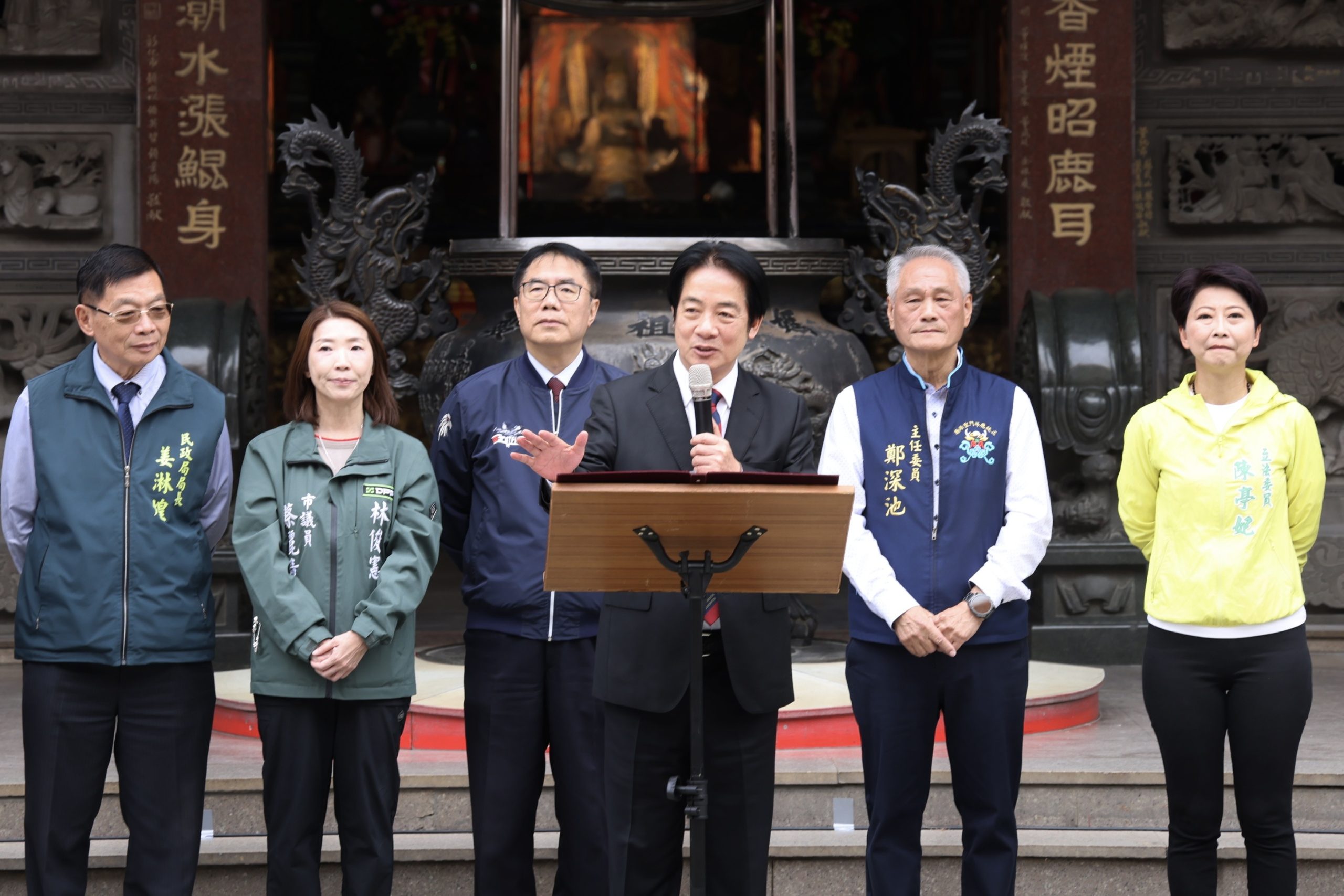 賴總統赴台南孔廟、歸仁仁壽宮等處參拜揭匾 黃偉哲全程陪同為市民祈福