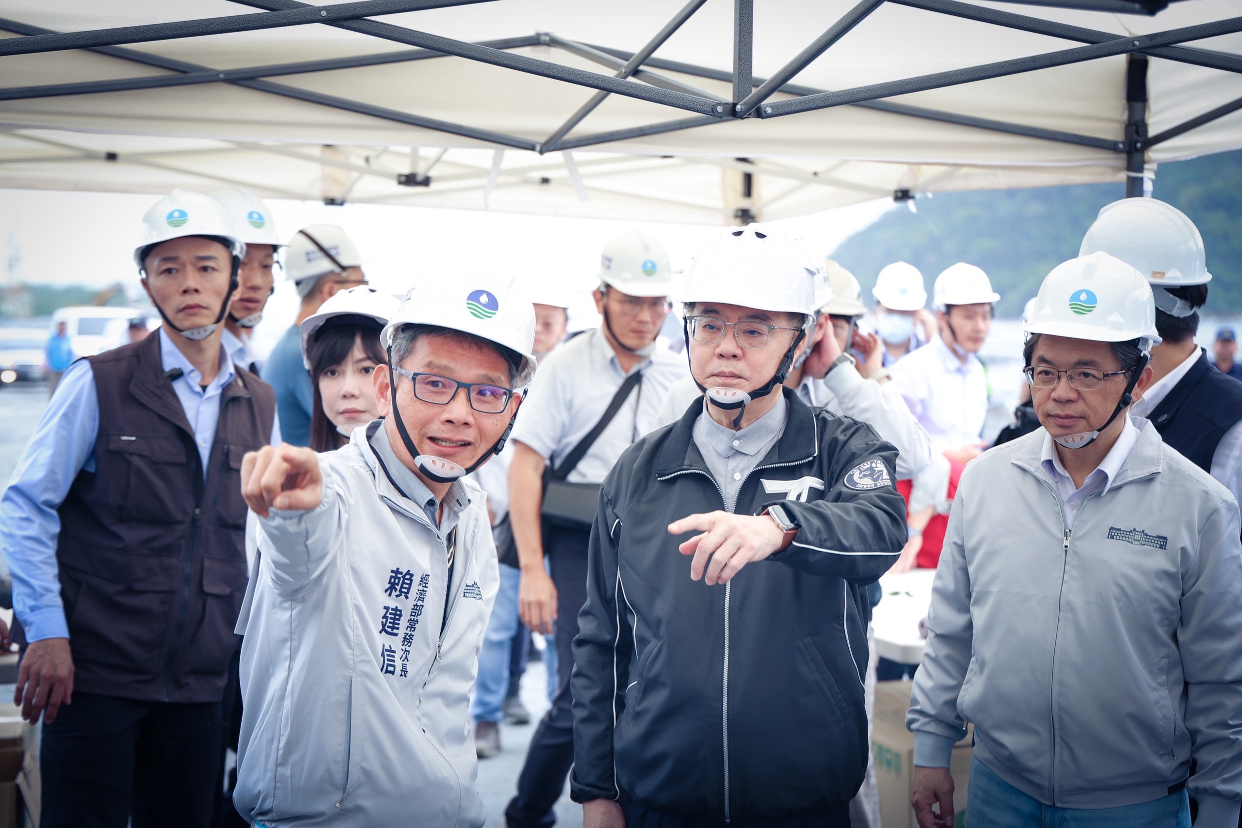 視察馬太鞍溪橋重建及左岸堤防搶修進度 卓揆：按照期程、注意施工安全