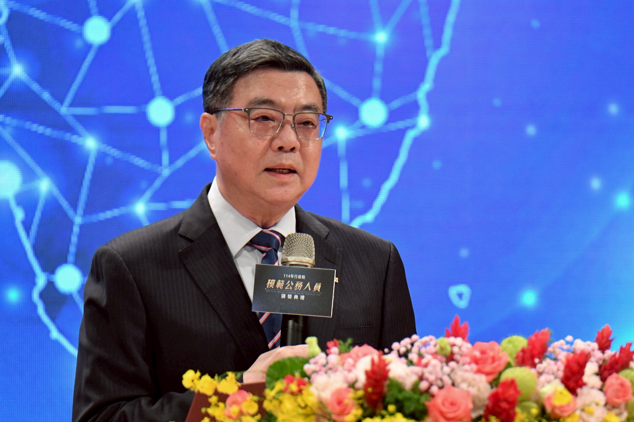 頒獎政院模範公務人員 卓揆勉將服務國人視為志業 推動更多福國利民政策