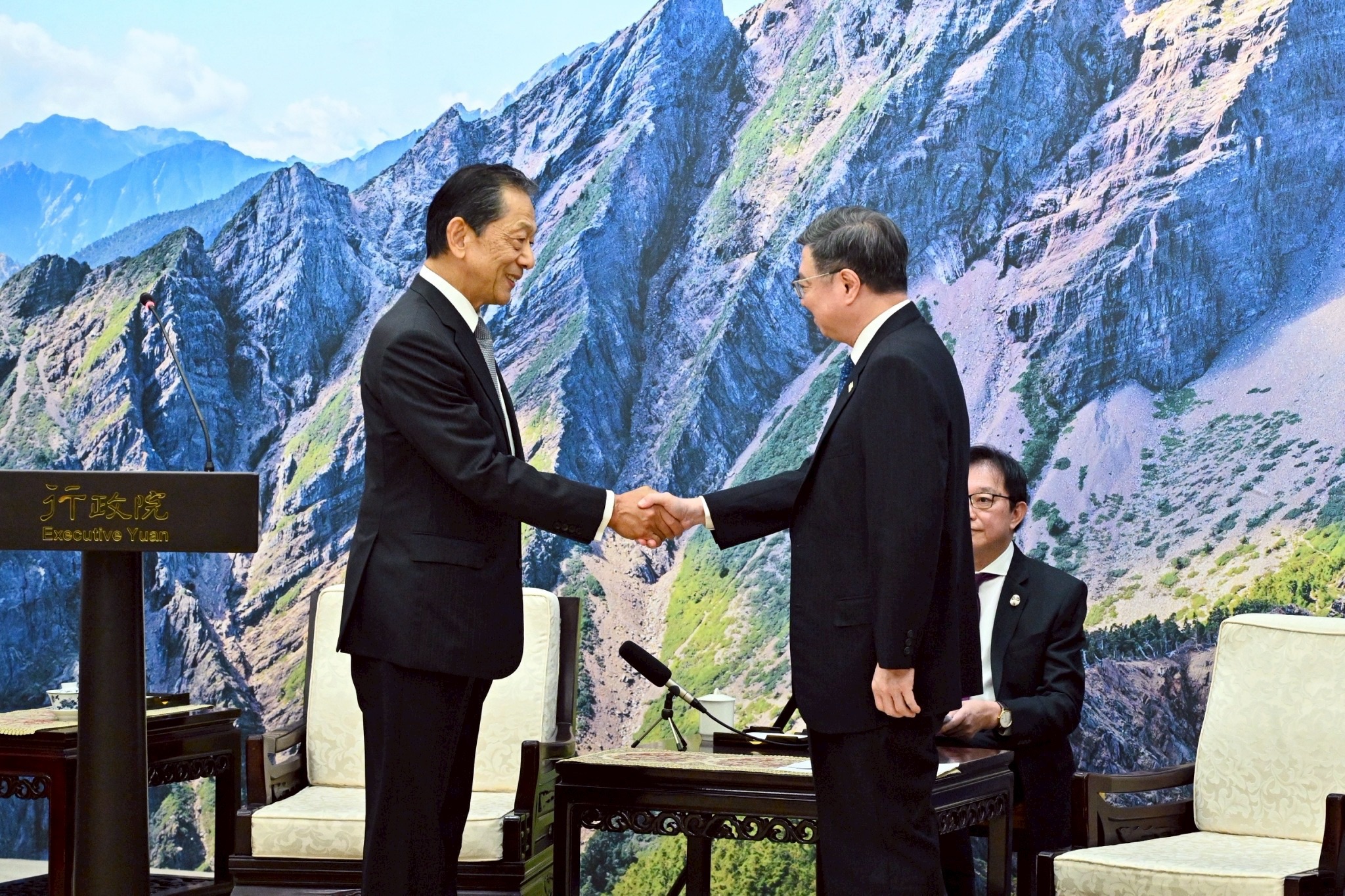 接見日台交流協會會長 卓揆盼深化經貿交流及產業合作 共維台海和平穩定