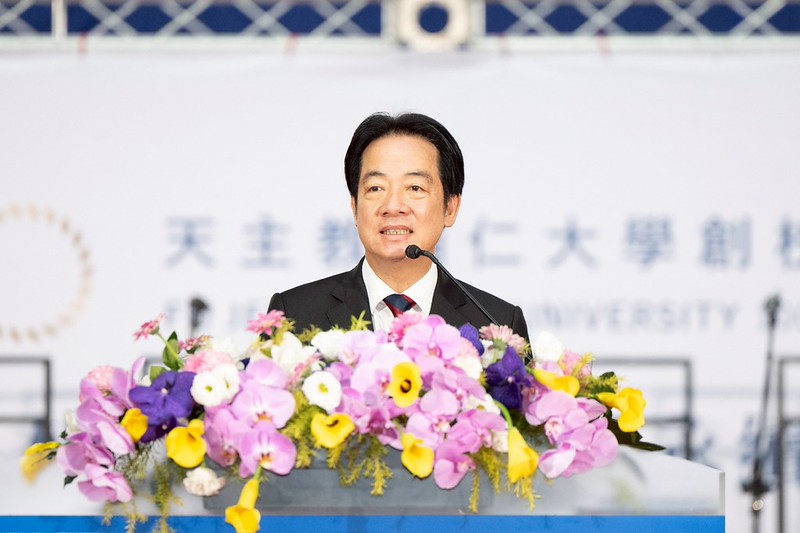 賴總統出席輔大100週年校慶 感謝對國家社會的貢獻 並祝迎接更璀璨的百年