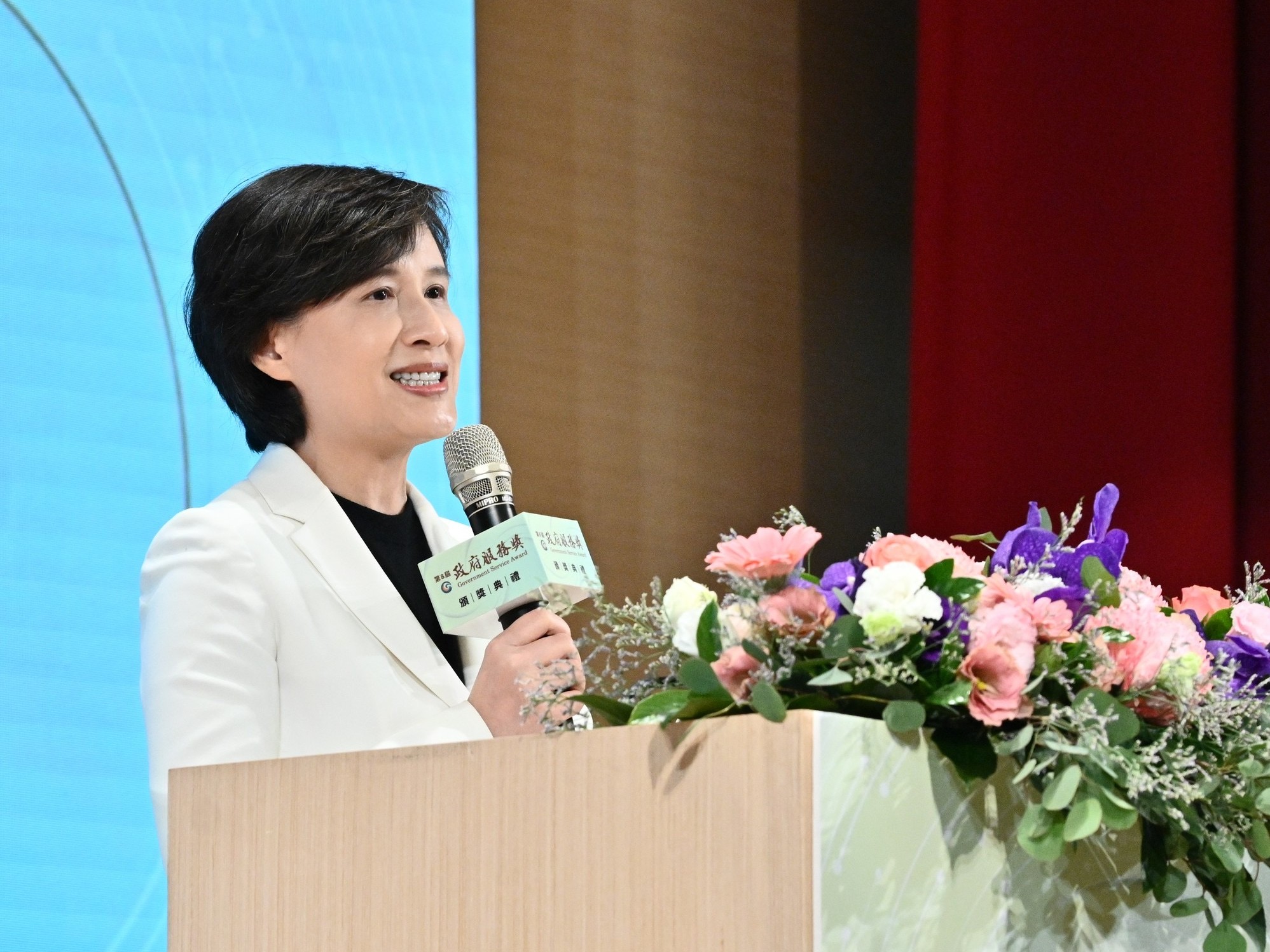 頒發第8屆「政府服務獎」 鄭麗君感謝得獎者樹立標竿 提升公共治理品質