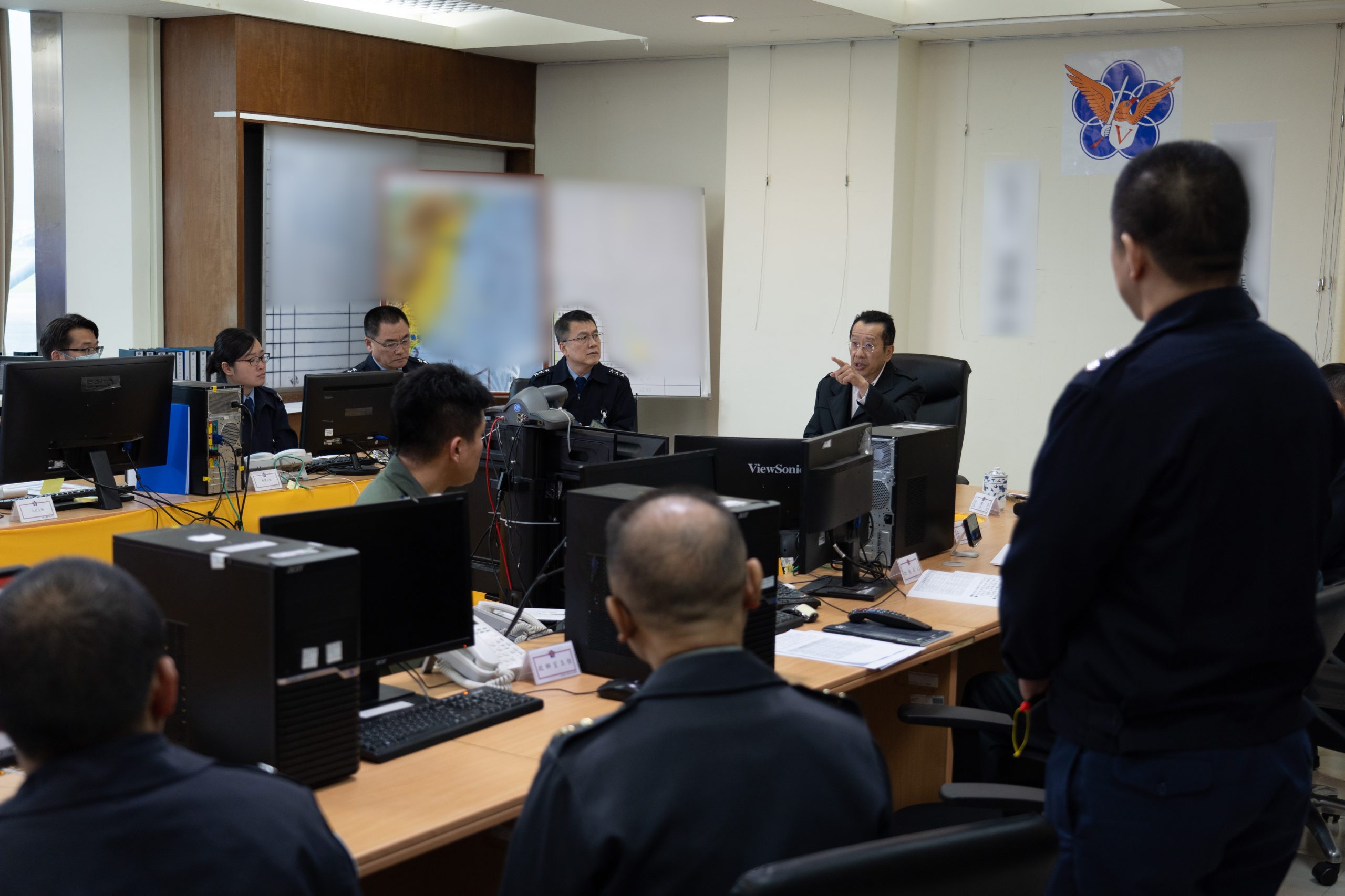 顧立雄赴花蓮了解F-16V戰機搜救進度 並代表賴總統探視慰問失聯飛官家屬