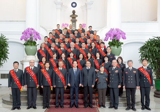 接見「鳳凰獎」楷模 賴總統：政府會投入更多資源 守護消防員的健康與權益