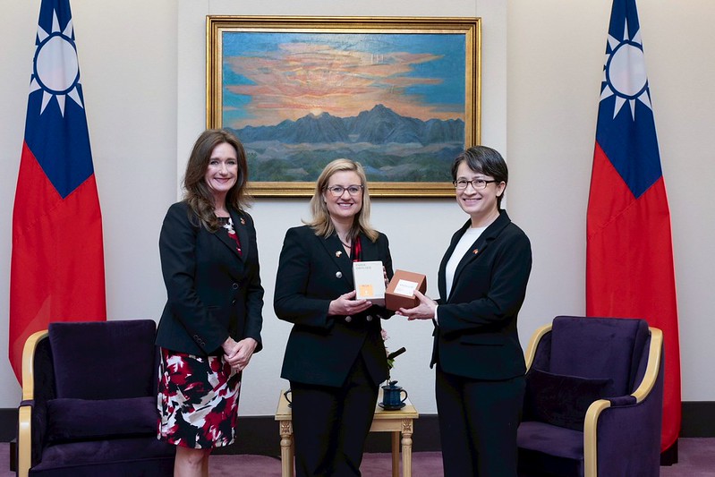 蕭副總統接見美國鳳凰城市長蓋蕾歌訪問團 期盼持續深化合作關係互利共榮