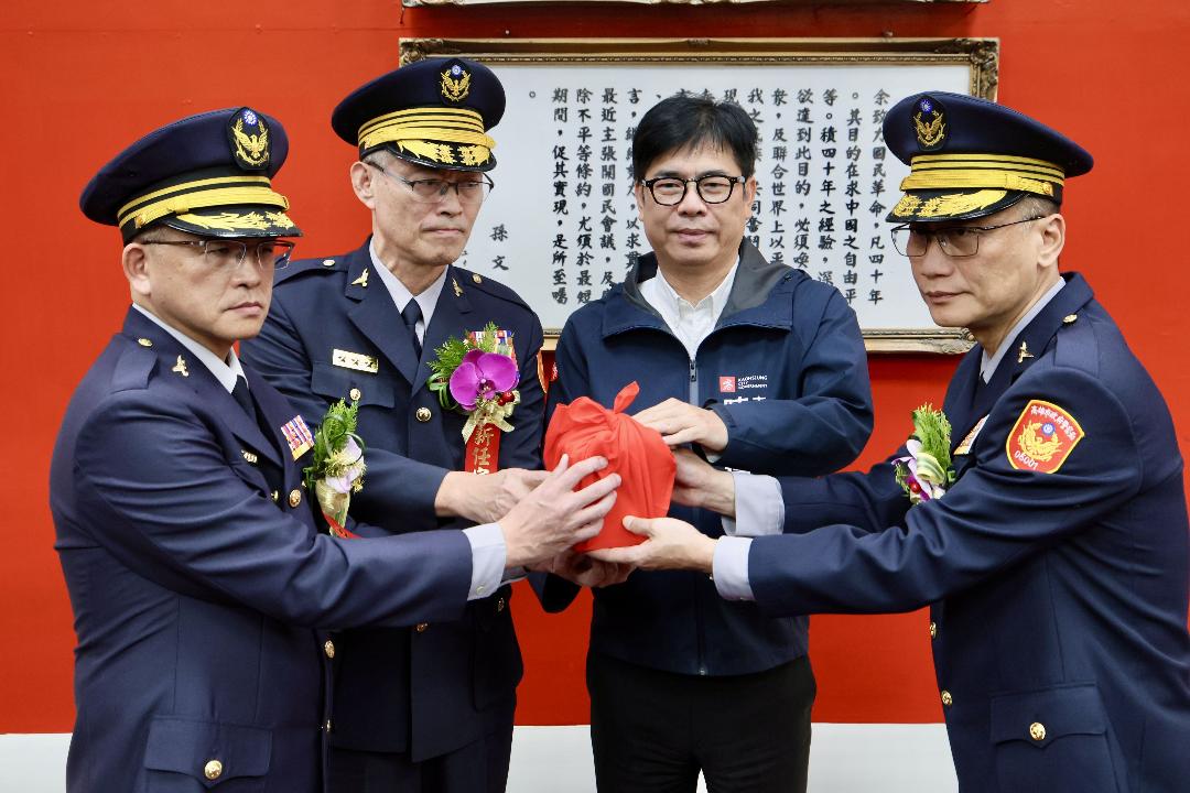 高市卸新任警察局長、分局長、大隊長交接 陳其邁勉續發揮專業打擊不法
