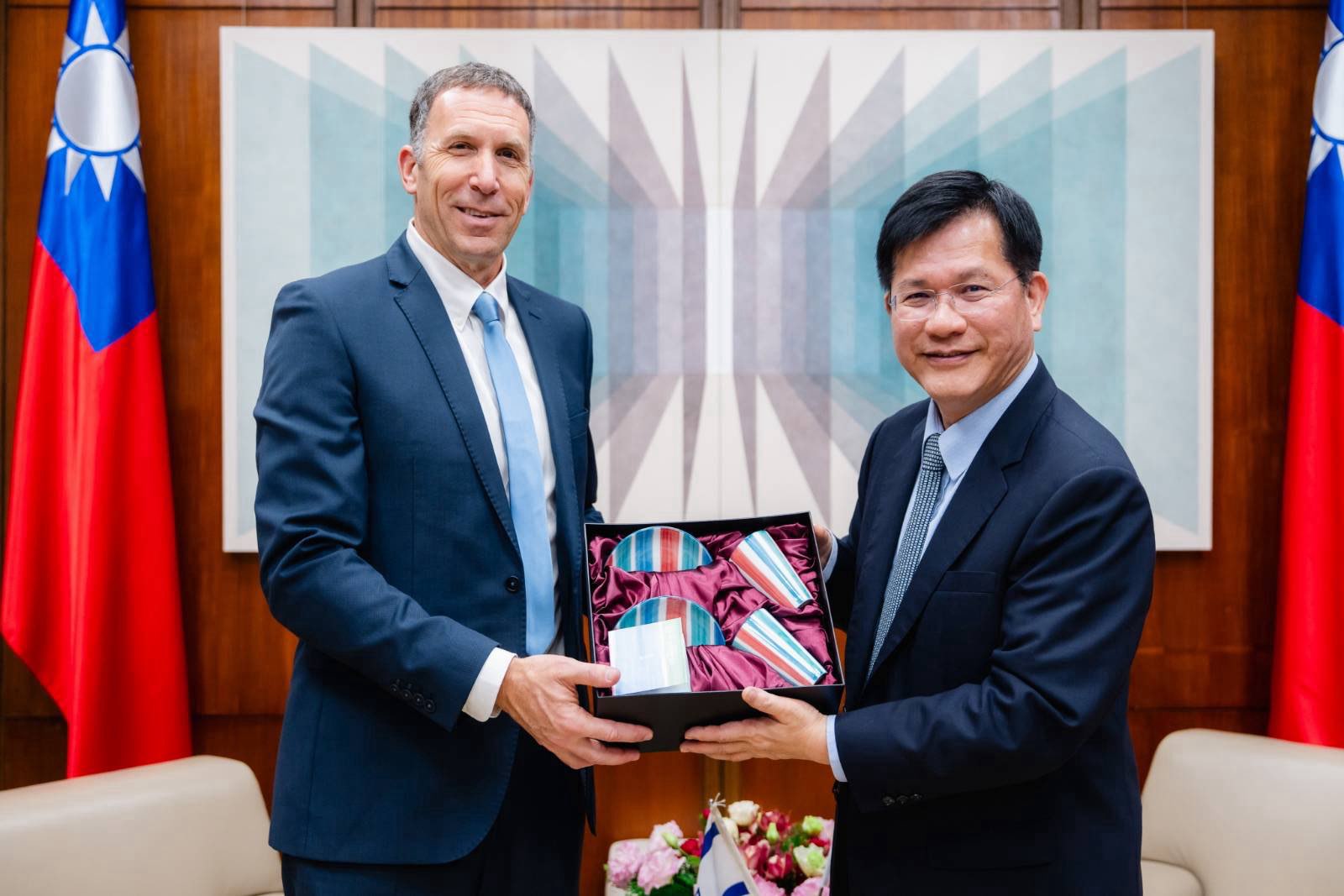 林佳龍接見「以色列國防與安全論壇」智庫訪團 就區域情勢等議題交換意見