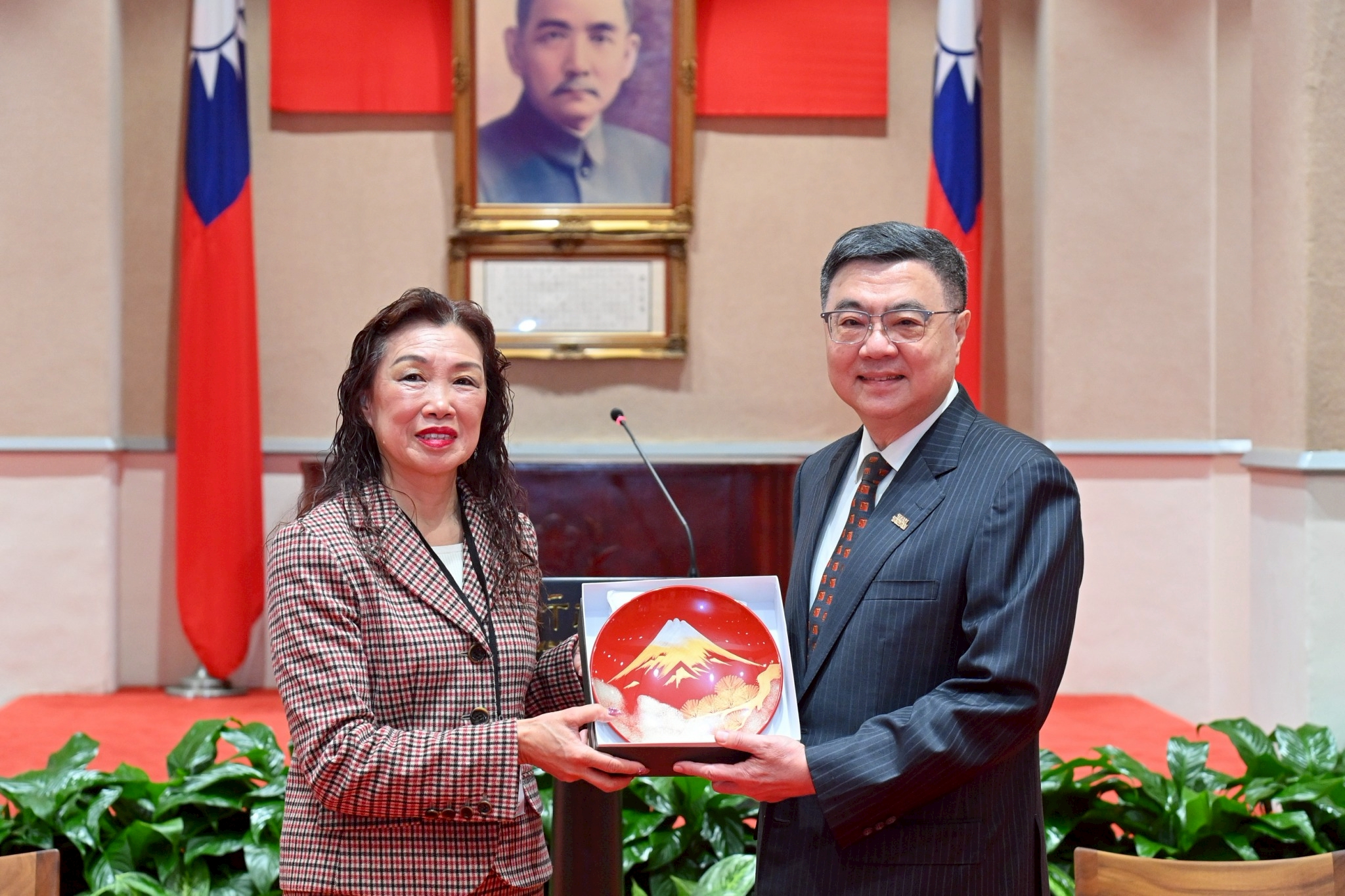 接見日本台商聯合總會回國訪團 卓揆：台日強強聯手 打造更堅固民主供應鏈