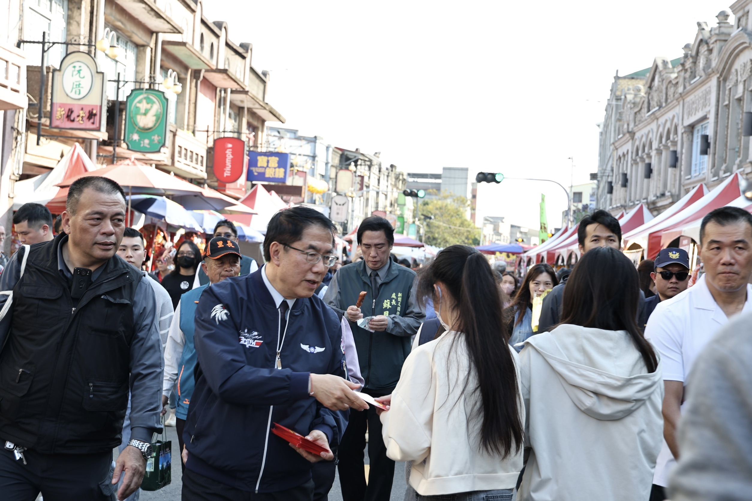 2026新化年貨大街登場 黃偉哲出席開幕儀式並發送紅包與民同樂迎金馬年