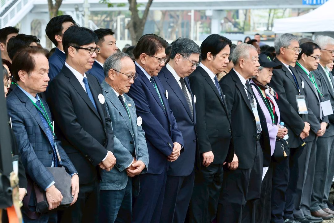 陪賴總統出席228紀念儀式 陳其邁：勇敢撥開威權迷霧 讓陽光照亮美麗島嶼