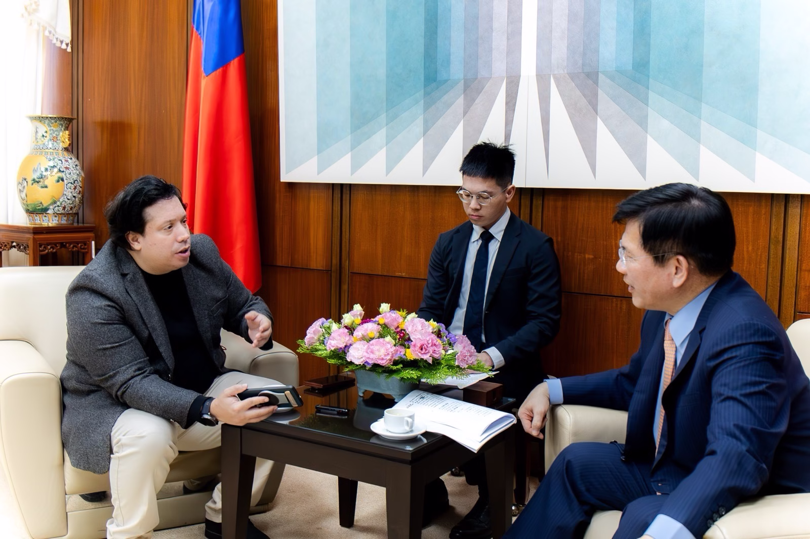 林佳龍接受日本時報專訪：台灣應入第一島鏈安全架構 強化區域嚇阻協調能力